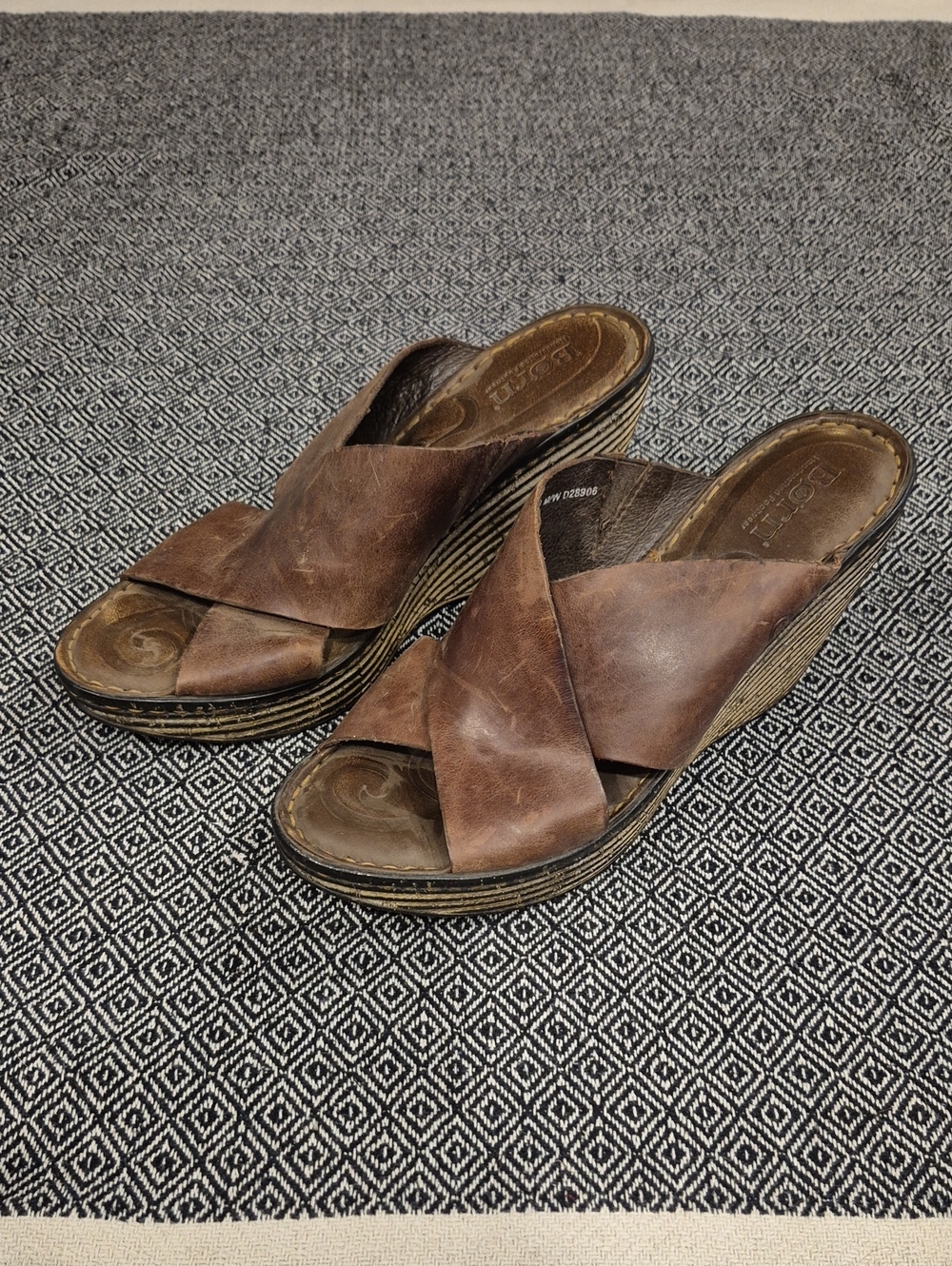 Born Criss-Cross Wedges Sandals Size 11